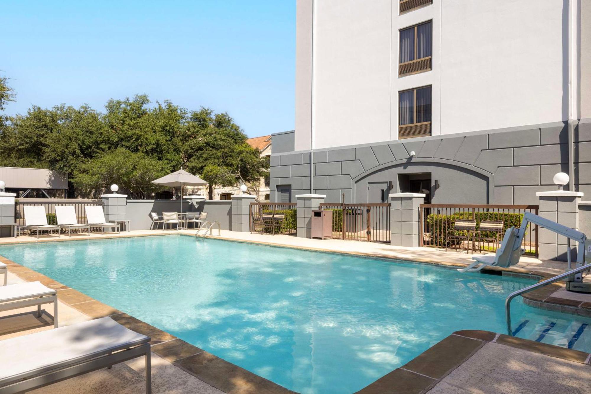 Hyatt Place Dallas North By The Galleria Addison Exterior photo