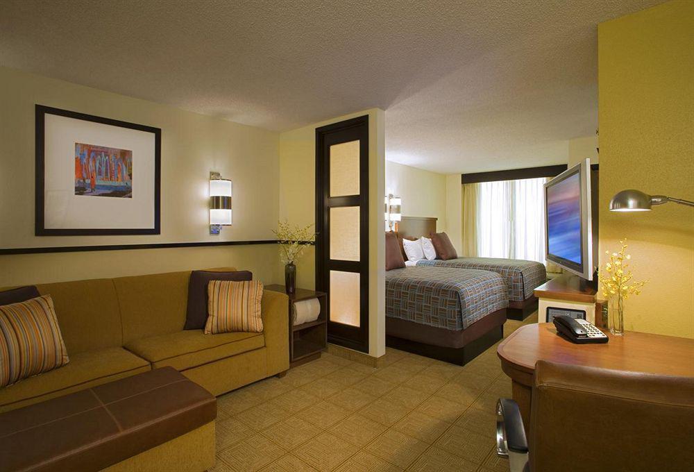 Hyatt Place Dallas North By The Galleria Addison Room photo
